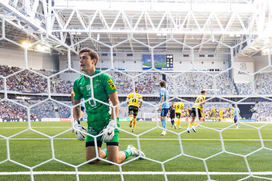 Elfsborgs målvakt Simon Eriksson deppar