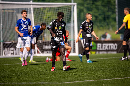 Örebros Blessing Asumang Dankwah deppar