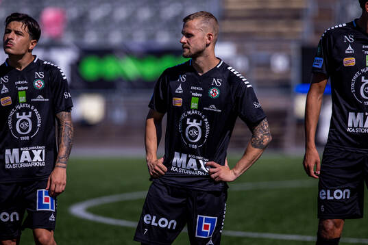 Örebros Erik Andersson innan fotbollsmatchen i Superettan