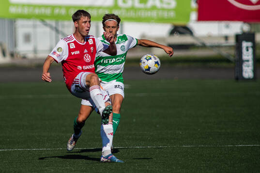 Sandvikens IFs Filip Olsson och Västerås Simon Gefvert