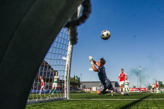 Sandvikens IFs målvakt Hannes Sveijer släpper in 0-1