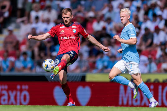 Östers Oscar Uddenäs och Malmö FFs Otto Rosengren