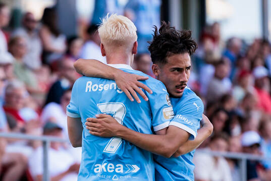 Malmö FFs Otto Rosengren och Adrian Skogmar jublar