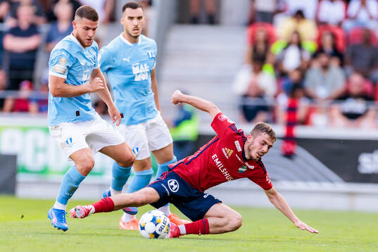 Malmö FFs Gabriel Busanello och Östers Patriot Sejdiu