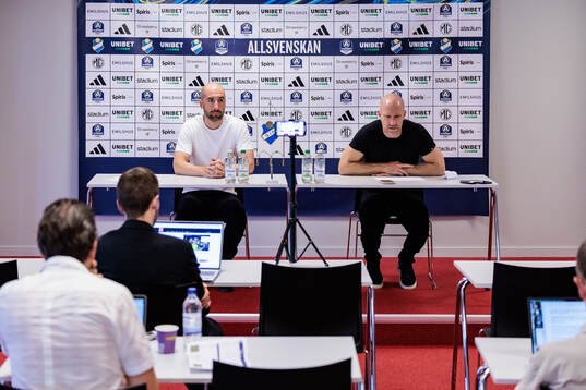 Östers tränare Martin Foyston och Malmö FFs