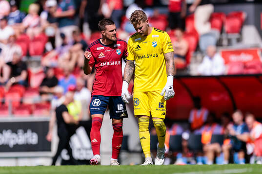 Östers Ivan Kricak och målvakt Robin Wallinder