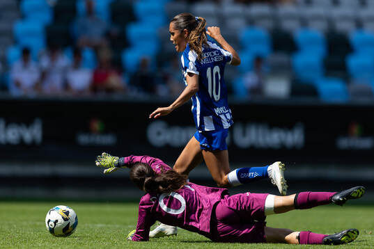 IFK Göteborgs Moa Svensson rundar målvakten och gör 2-0