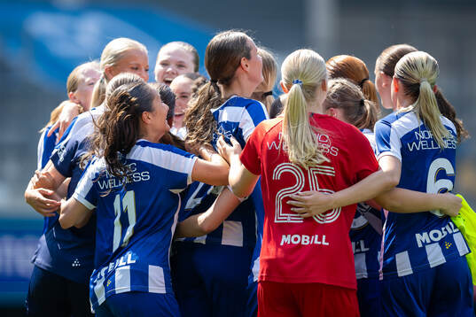 IFK Göteborgs spelare jublar
