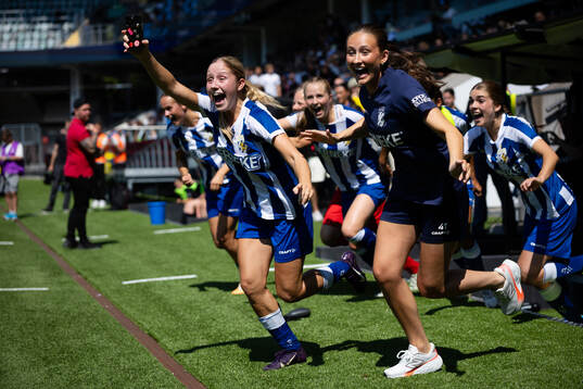 IFK Göteborgs spelare jublar