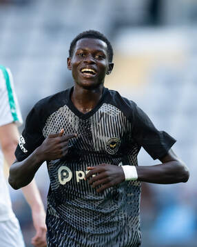 Sporting Supremes Ahmed Njundu Kanyi jublar