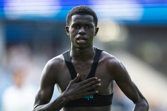 Sporting Supremes Ahmed Njundu Kanyi jublar