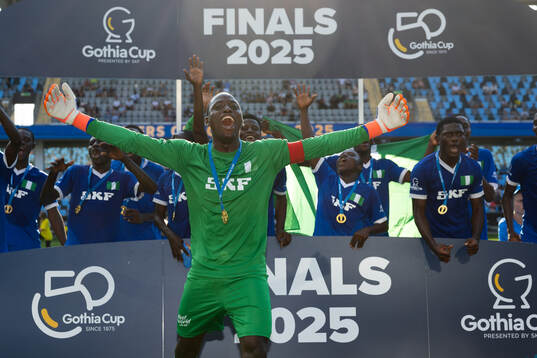 Nigerian Eagles målvakt jublar