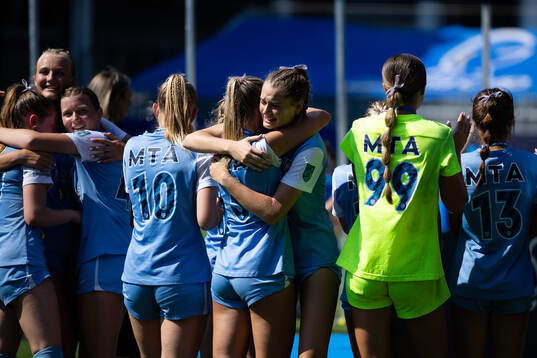 Minnesota Thunder Academys spelare jublar