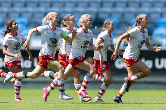 Fredrikstads spelare jublar