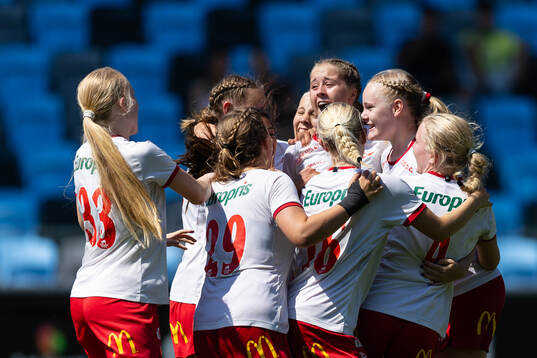 Fredrikstads spelare jublar