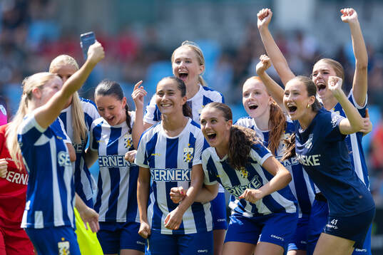 IFK Göteborgs spelare jublar