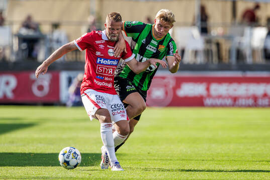 Degerfors Daniel Sundgren och GAISs Rasmus Niklasson