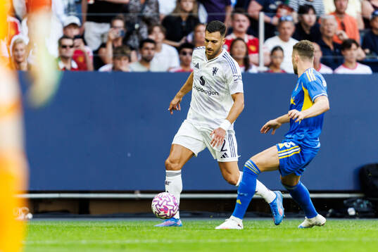 Diogo Dalot of Manchester United and Gabriel Gudmundsson of