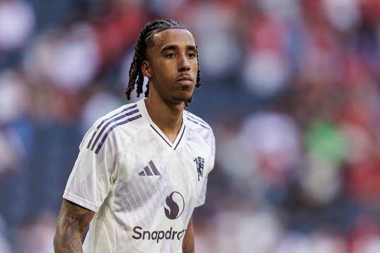 Leny Yoro of Manchester United