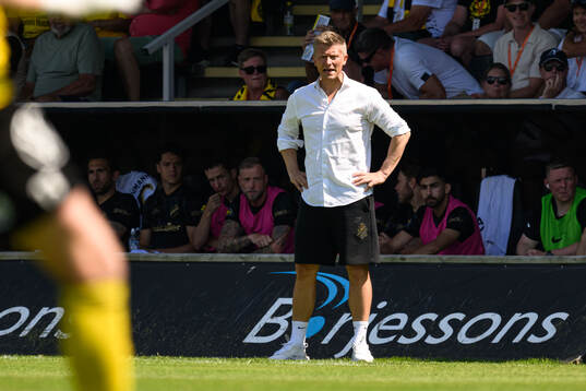 AIKs tränare Mikkjal Thomassen