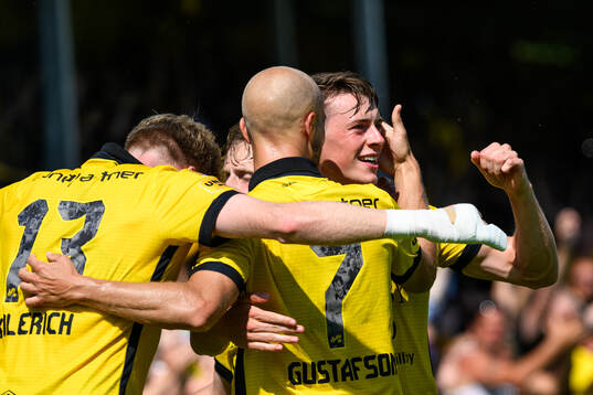 Mjällbys Elliot Stroud jublar