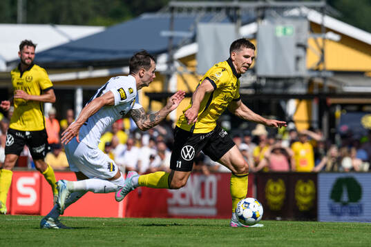 AIKs Bersant Celina och Mjällbys Timo Stavitski