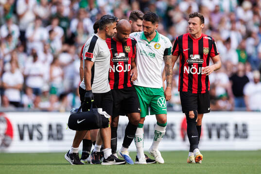 Brommapojkarnas Serge-Junior Martinsson Ngouali lämnar