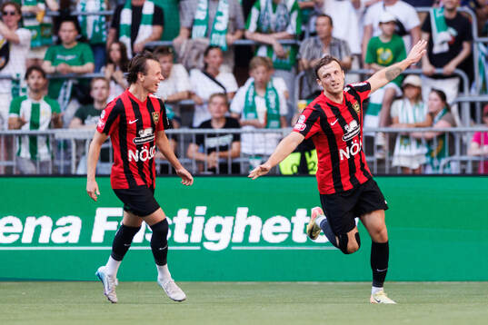 Brommapojkarnas Adam Skanning Jakobsen jublar