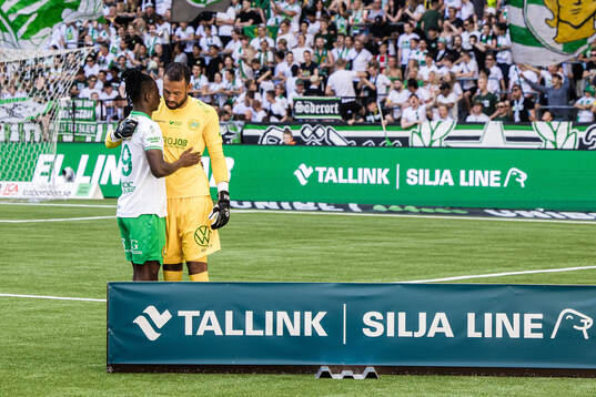 Hammarbys Moise Elohim Victoire Kabore och målvakt Warner