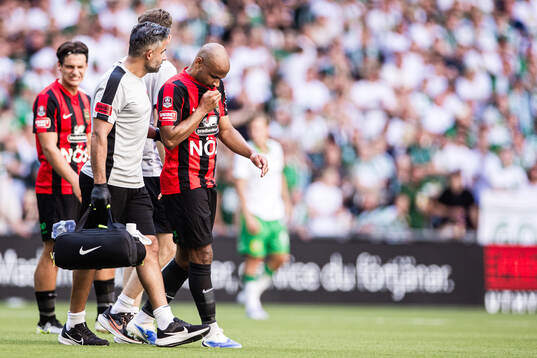 Brommapojkarnas Serge-Junior Martinsson Ngouali lämnar
