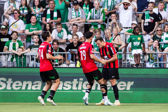 Brommapojkarnas Adam Skanning Jakobsen jublar