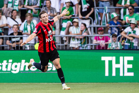 Brommapojkarnas Adam Skanning Jakobsen jublar