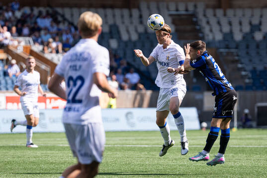 IFK Göteborgs August Erlingmark mot Sirius Isak Bjerkebo