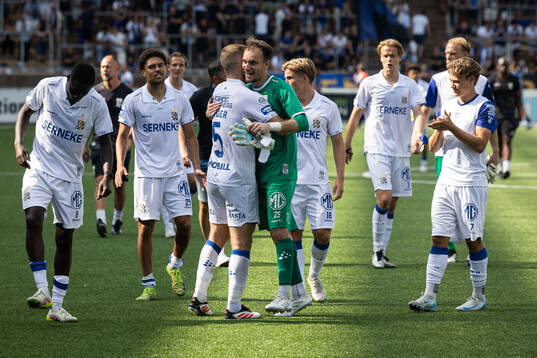 IFK Göteborgs Jonas Bager och målvakt Elis Bishesari