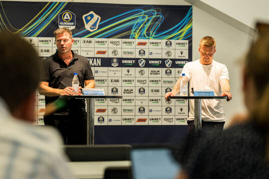 Häckens tränare Jens Gustafsson och Halmstads tränare