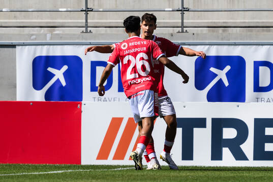 Kalmars Arash Motaraghebjafarpour och Camil Jebara jublar