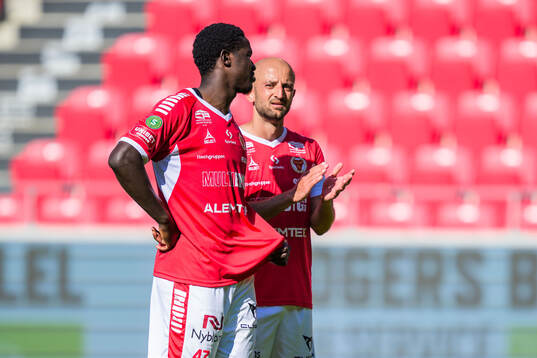 Kalmars Aboubacar Keita och Robert Gojani deppar