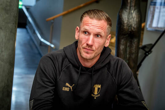 Bläddra bland fler bilder av Football, Champions League Qualifier, Malmö FF, Team travel 