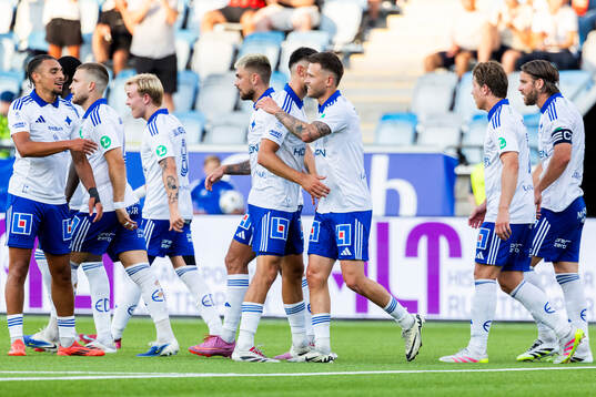 IFK Norrköpings Arnor Traustason jublar med lagkamrater