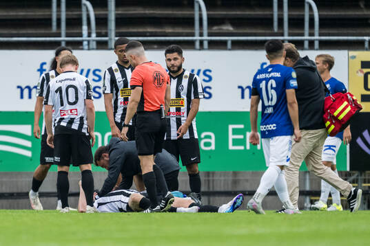 Landskronas Edi Sylisufaj har ont och får vård