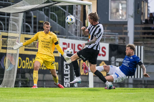 Trelleborgs målvakt Mathias Nilsson och Landskronas Hampus