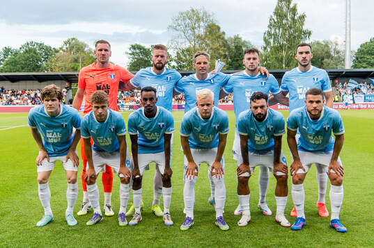 The starting eleven of Malmö FF pose for a team photo