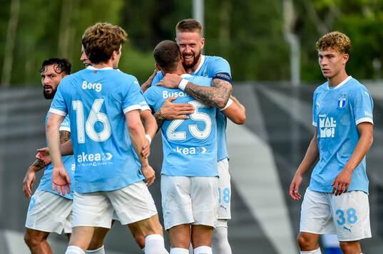 Pontus Jansson of Malmö FF celebrates