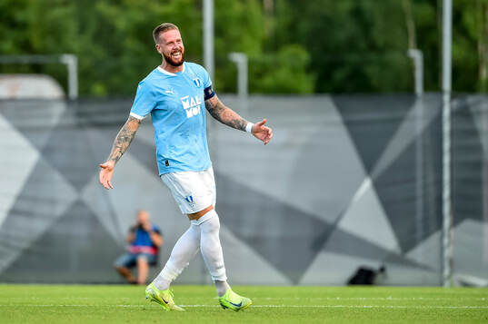 Pontus Jansson of Malmö FF celebrates