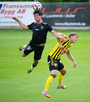 Ängelholms Hannes Bladh Pijaca nickar framför IFK
