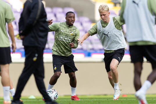 Sanders Ngabo and Isak Brusberg of Häcken
