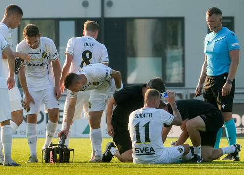 John Guidetti of AIK receives medicinal treatment