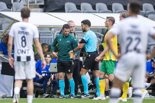 Fourth official Jeremy Stinat and referee Mathieu Vernice
