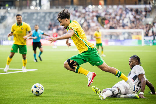 Sebastian Tounekti of Hammarby and Mardochee Nzita of Royal