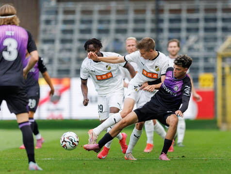 Severin Nioule and Olle Samuelsson of Häcken against